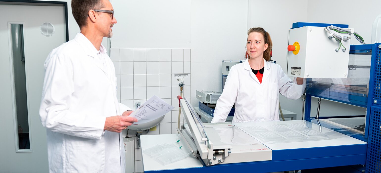 Thermoformmaschinen, Vakuumtiefziehmaschinen, Vakuumtiefziehmaschine, Vakuumformmaschinen, Vakuumformmaschine, Tiefziehmaschinen, Tiefziehmaschine, Thermoformmaschine